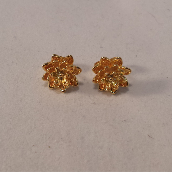 24K Yellow Gold Filled Flower Layered Carved Stud Earrings Women's Party Gift - Picture 2 of 3